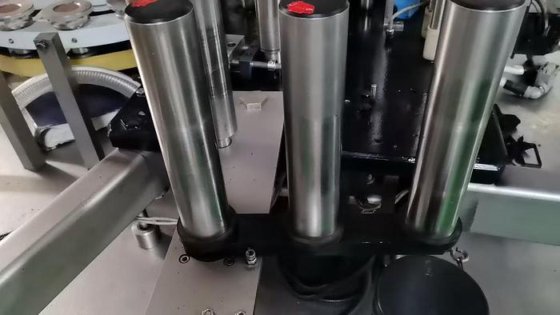 2014年克朗斯贴标机， 26000bph