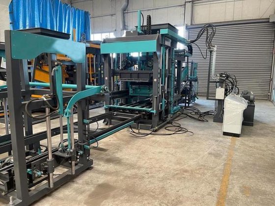 ブロック、レンガ、舗装材製造機