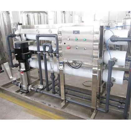 完整的瓶装饮用水净化系统 - 反渗透水处理和过滤机