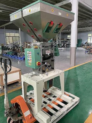 用于注塑机的塑料树脂称重和混合配料重力混合器