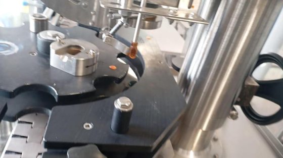 ガラス瓶洗浄機、充填機、キャッパー