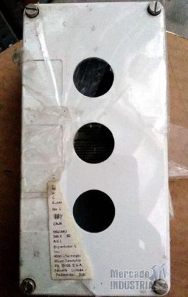 伊顿品牌，用于 3 个按钮型号 E22CSP3 的塑料盒