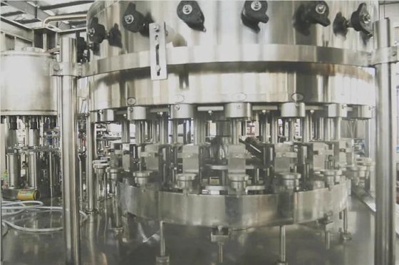 中国啤酒铝罐底部碳酸饮料水灌装机