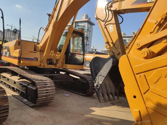 2009 CAT 325B