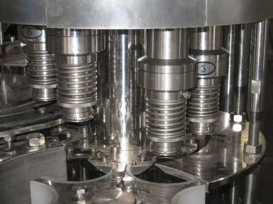 全自动塑料瓶生产线水洗灌装旋盖机