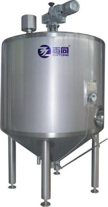 100000 升不锈钢储水罐