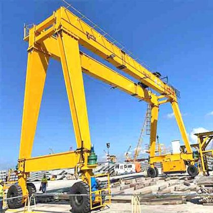 RTG ゴムタイヤ移動式ストラドルキャリア ガントリー クレーン 70