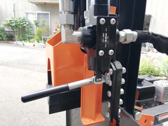 30トン自走式薪割り機