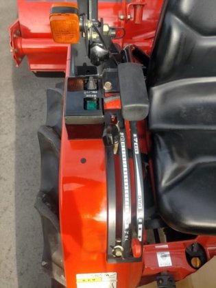 中古トラクター15馬力三菱MT156