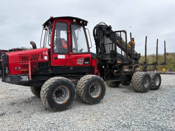 2017 Komatsu 835