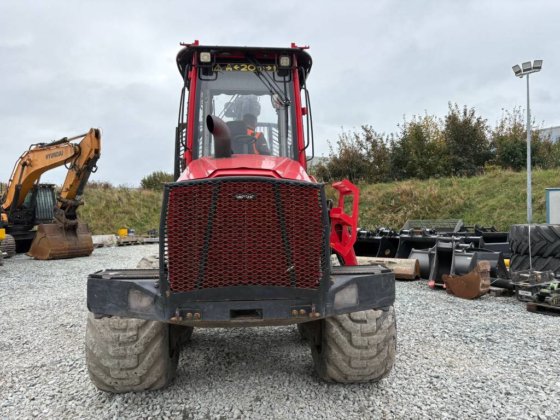 2017 Komatsu 835