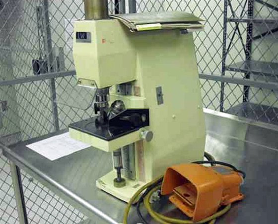 West AutoCrimp Semi-auto Crimp Capper