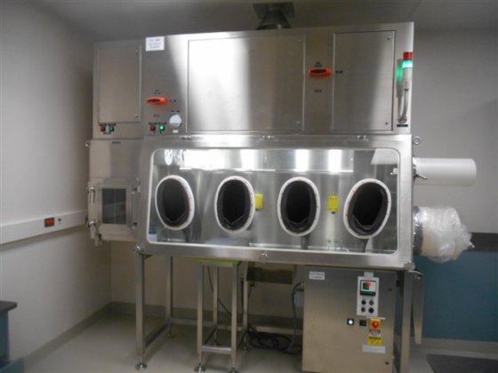 La Calhene 4 Glove Containment