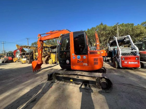 中古 2020日立ZX 75 場所 上海, 中国