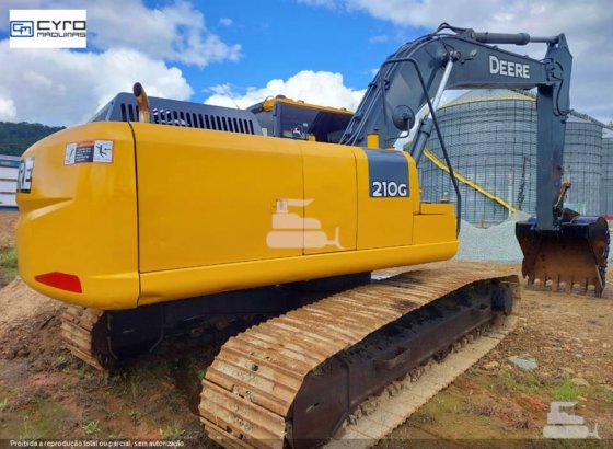 2019 John Deere 210G