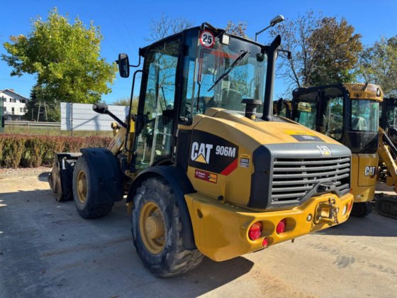2016 CAT 906M
