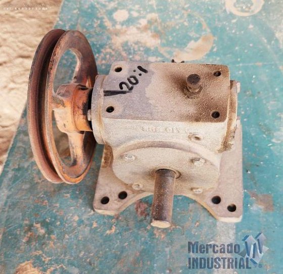 Redutor 20:1 com eixo de