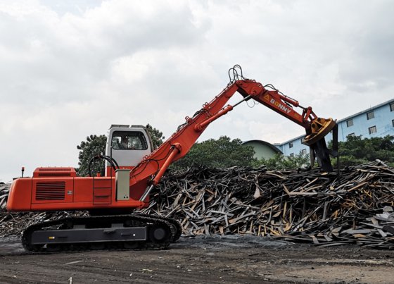 邦尼 WZY48-8 48 吨履带式液压物料装卸机