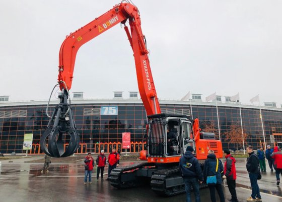 ボニーWZY32-8 32トンクローラ油圧式マテリアルハンドラ