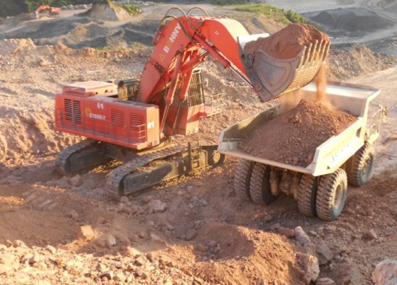 ボニー CE950-8 95 トン油圧採鉱掘削機