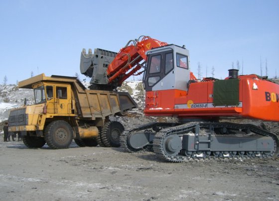 邦尼 CE650-8 65 吨液压采矿挖掘机