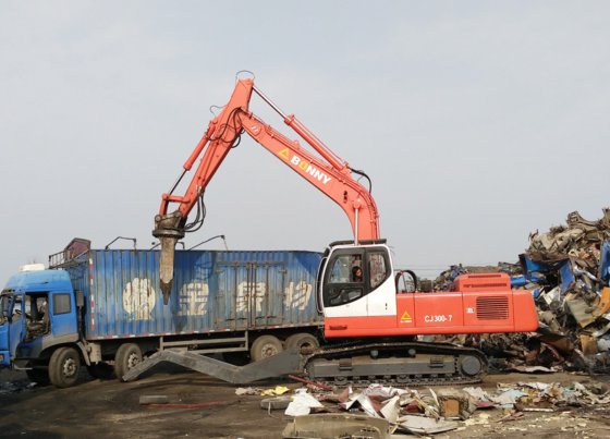 ボニーCJ320-8 32トン油圧解体機