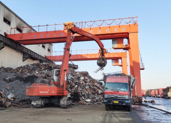 邦尼 WZY43-8 43 吨履带式液压物料装卸机