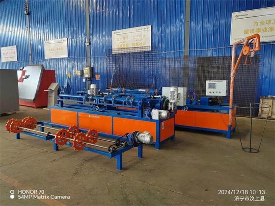 工厂自动铁丝网链环护栏网制造机