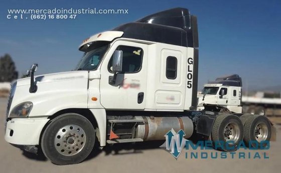 2018年式フレイトライナー トラクタートラック