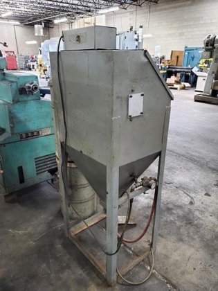 TRINCO DRY BLAST CABINET