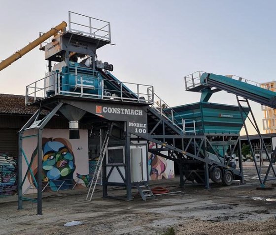 100立方移动混凝土搅拌站