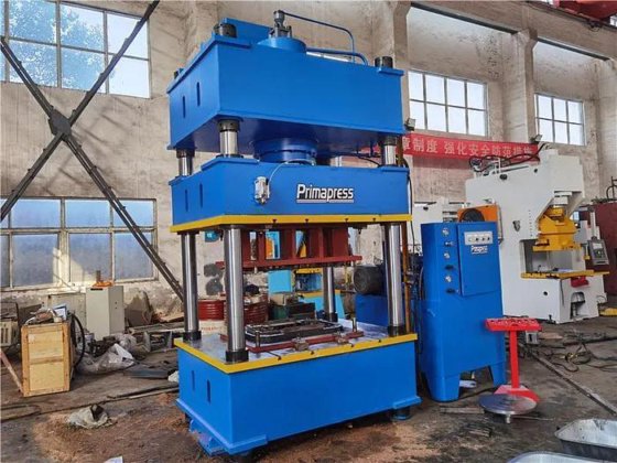 四柱液压机100吨用于SMC成型模具