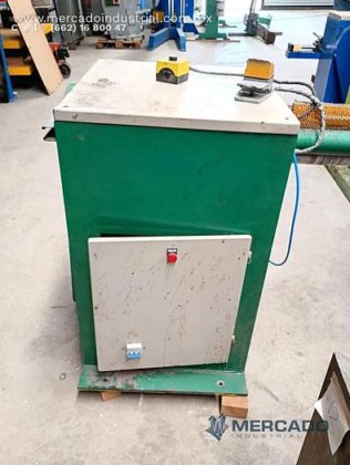 带工作台宽度分割带锯