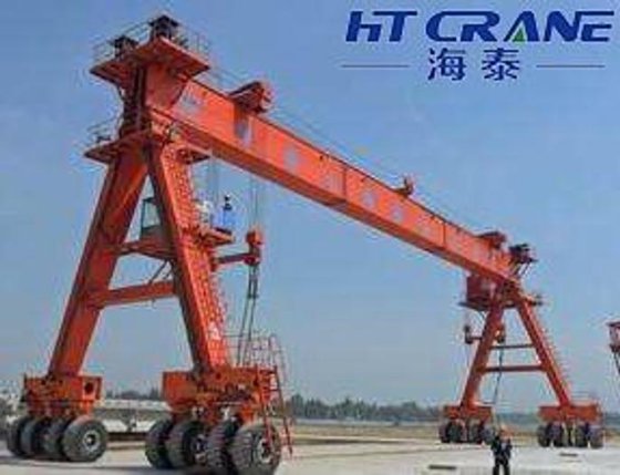 桥式跨运车轮胎式龙门起重机定制各种吨位跨运车制造商