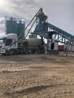 コンクリート混合プラント