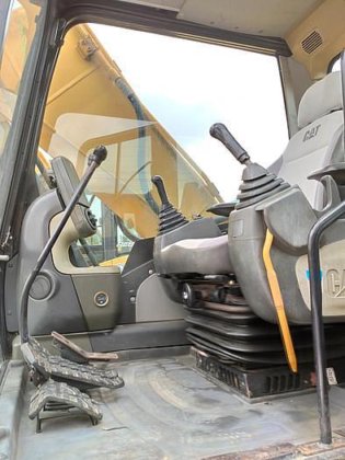 2020 Caterpillar CAT 323D