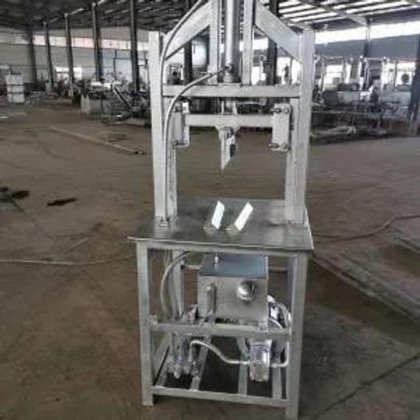 出厂价 Halal 液压绵羊/山羊头切割锯羊肉屠宰场 山羊屠宰设备 羊屠宰场机器