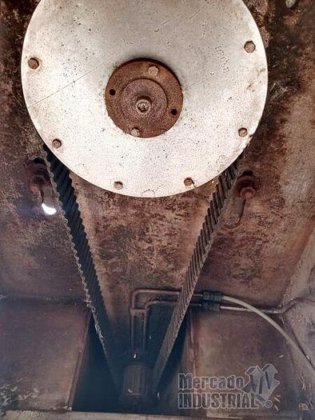 配备两个上部电动机的磨粉机