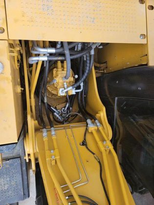 2017 Caterpillar 320D2