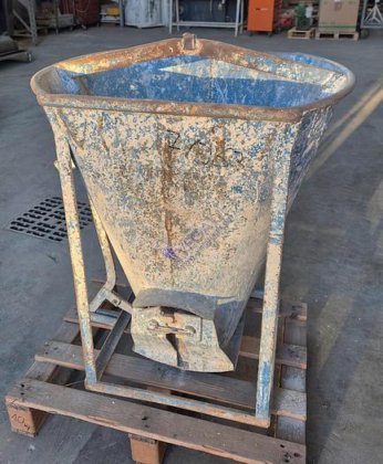 開口底部を備えた原材料用ホッパー