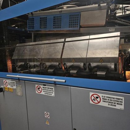 ストレッチブロー成形機