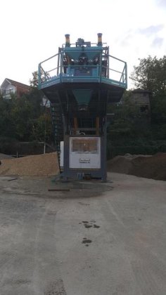 Constmach 生产的 30 立方米/小时全移动式混凝土搅拌站