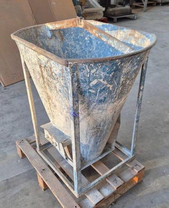 開口底部を備えた原材料用ホッパー