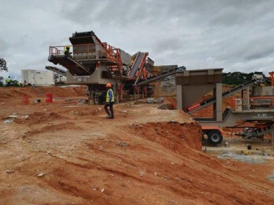 移动硬石破碎机