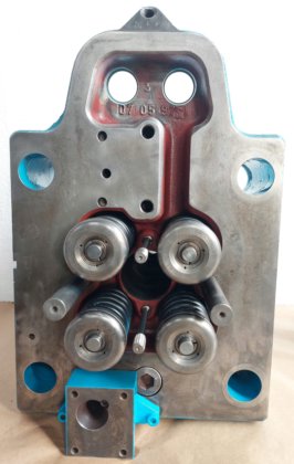 バルチラ12V200補助エンジン／発電機