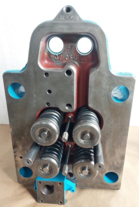 バルチラ12V200補助エンジン／発電機