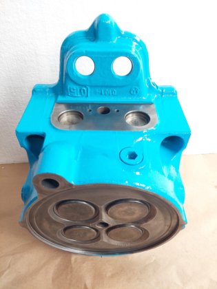 バルチラ12V200補助エンジン／発電機