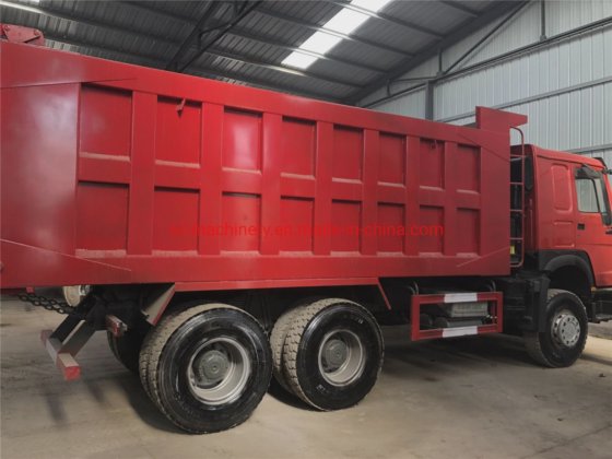 价格便宜的中国二手HOWO中国重汽6X4矿用自卸车