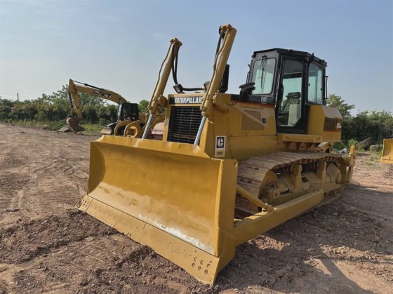 中古のキャットクローラーブulldozer D6g / メカニックキャタピラー・ドーザー D6