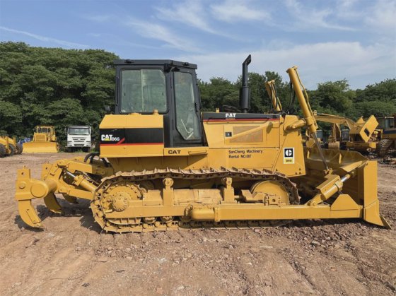 中古のキャットクローラーブulldozer D6g / メカニックキャタピラー・ドーザー D6